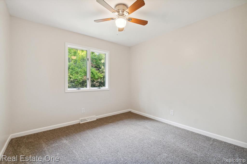12160 Rattalee Lake Road Davisburg, MI 48350 - Photo 21 of 46