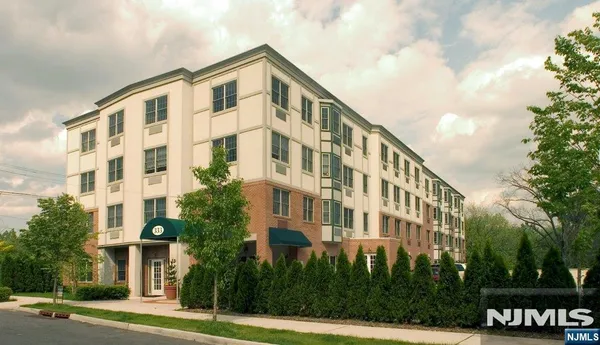 $3,045 | 333 Willow Street, Unit 202, Teaneck, NJ 07666