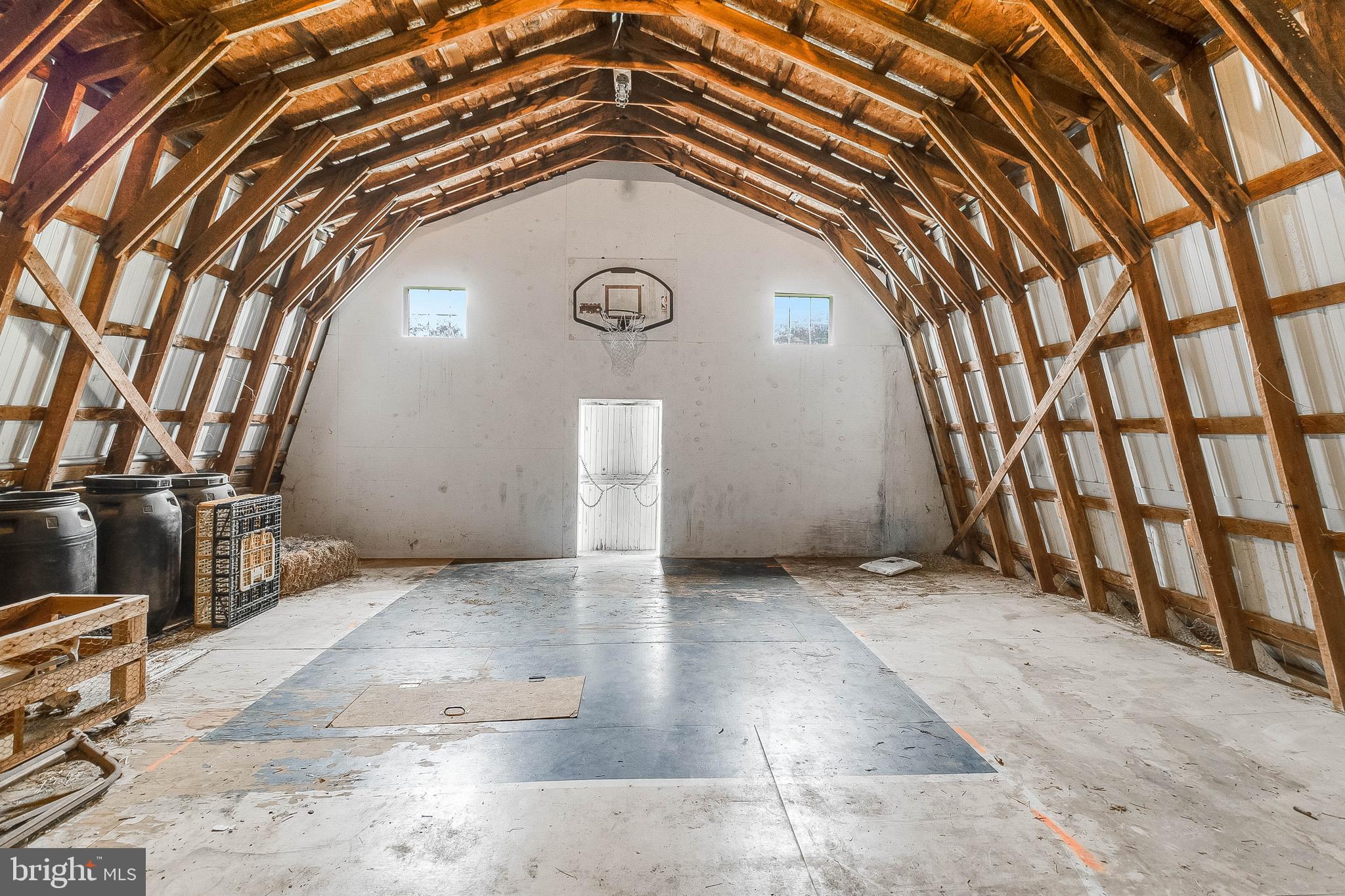 5634 Pearsons Corner Road Dover, DE 19904 - Photo 33 of 40 an empty room with windows