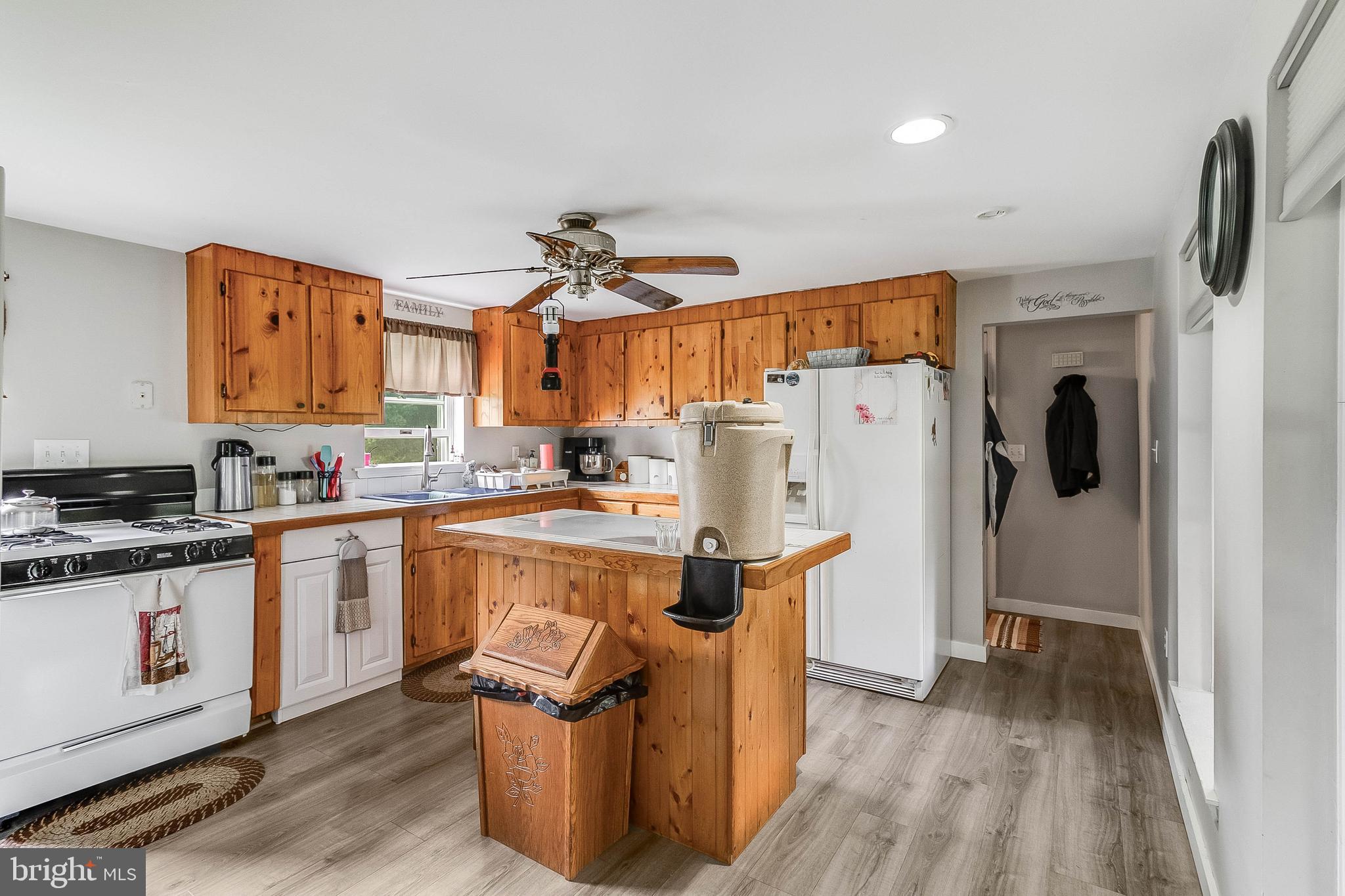 5634 Pearsons Corner Road Dover, DE 19904 - Photo 10 of 40 a kitchen with stainless steel appliances a stove a refrigerator and a sink