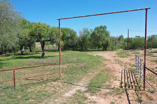 $395,000 | 0 South State Highway, Devine, TX 78016