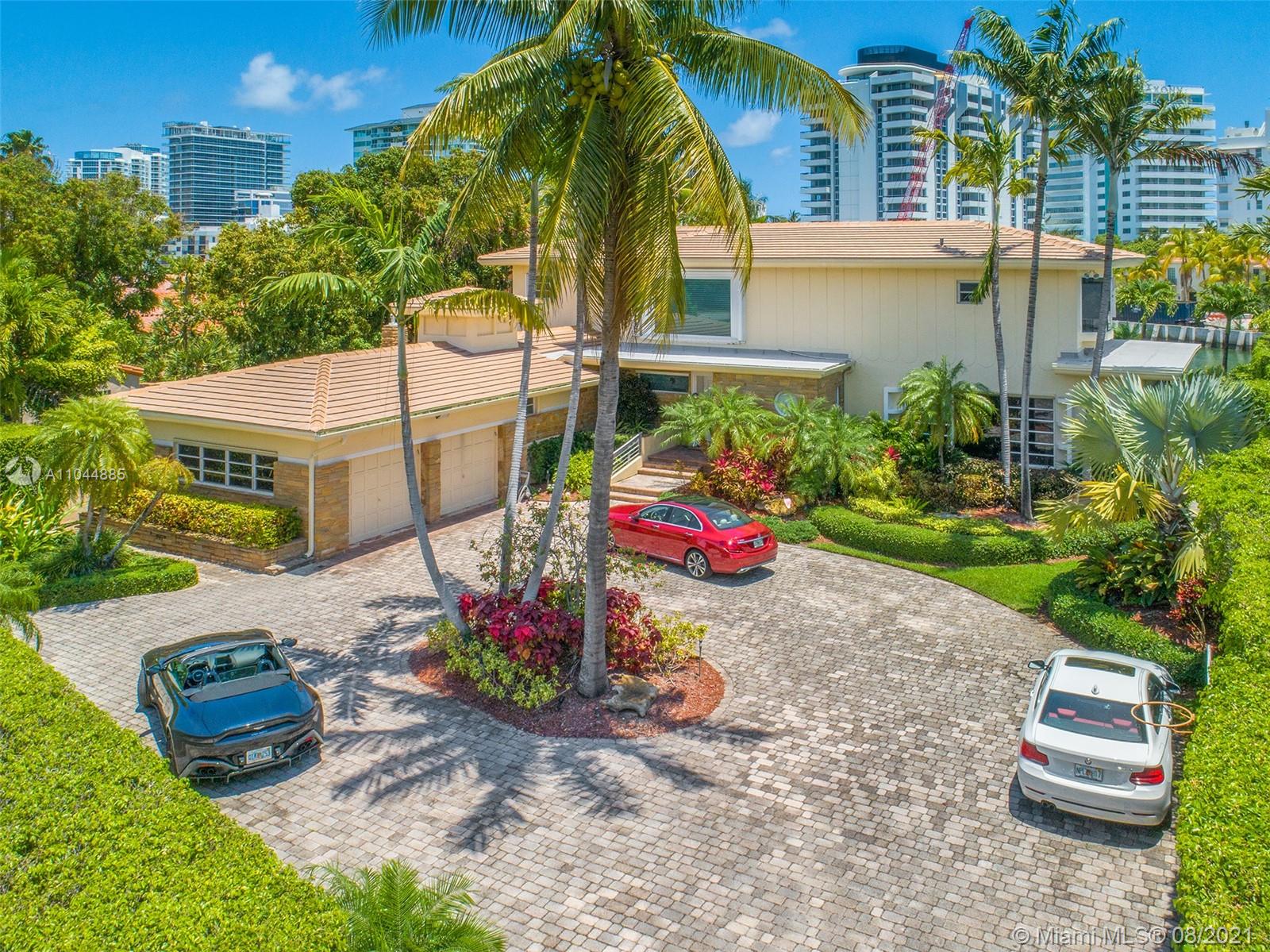 2995 Flamingo Drive Miami Beach, FL 33140 - Photo 54 of 54 a view of a backyard with plants and a patio