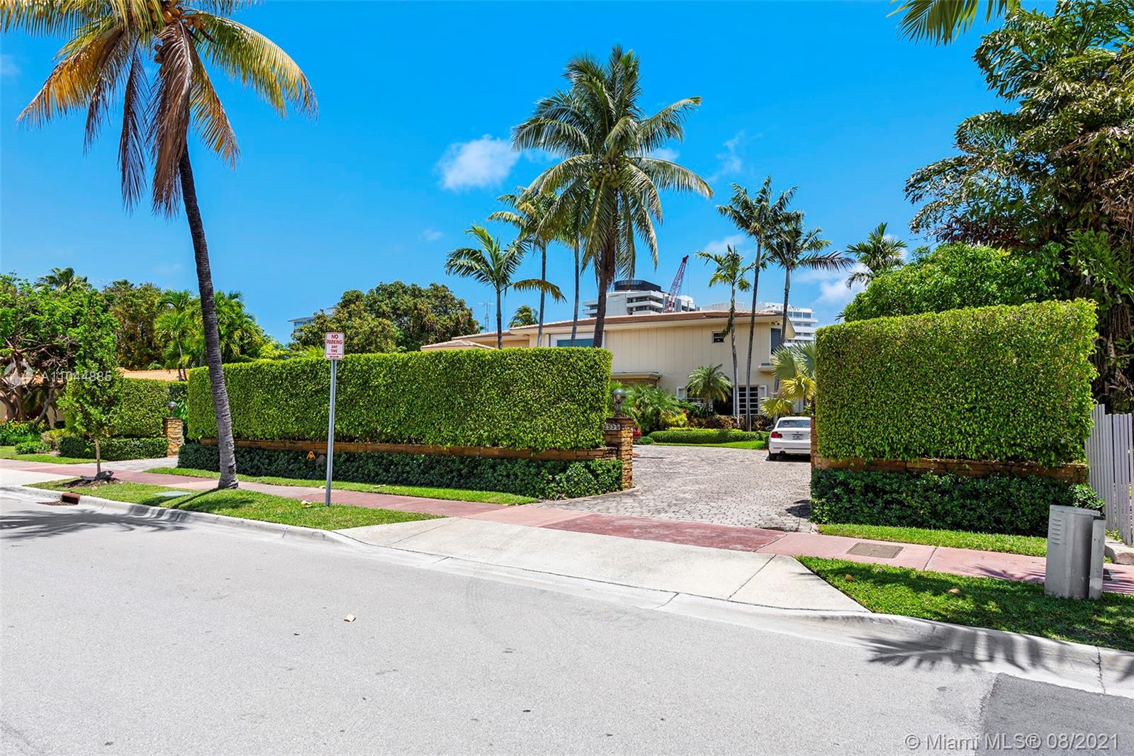 2995 Flamingo Drive Miami Beach, FL 33140 - Photo 8 of 54 a view of a park with palm trees
