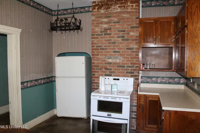 $309,900 | 245 East College Avenue, Holly Springs, MS 38635