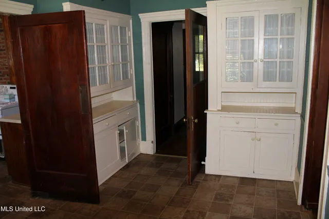 $309,900 | 245 East College Avenue, Holly Springs, MS 38635