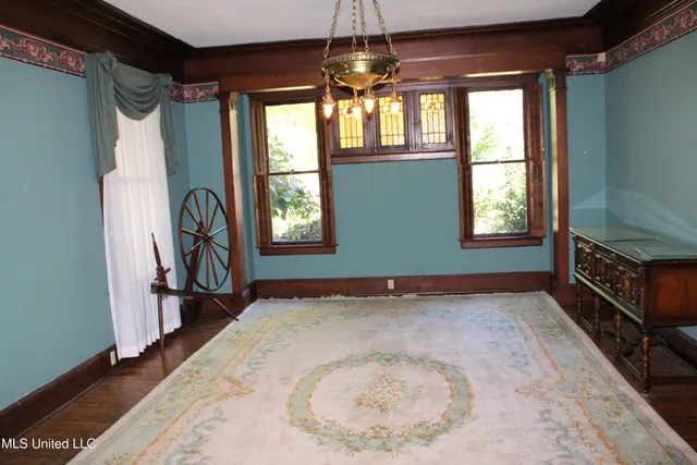 $309,900 | 245 East College Avenue, Holly Springs, MS 38635