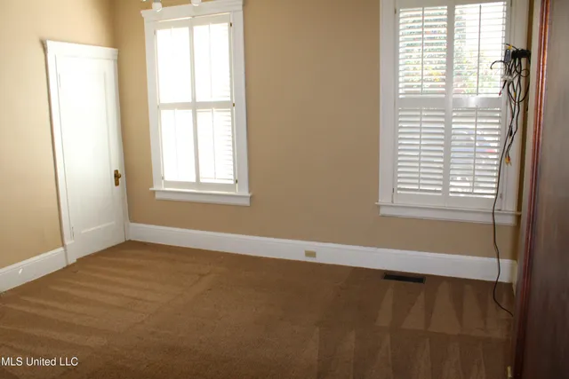 $309,900 | 245 East College Avenue, Holly Springs, MS 38635