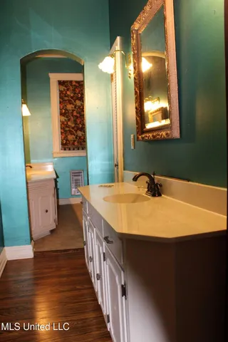 $309,900 | 245 East College Avenue, Holly Springs, MS 38635