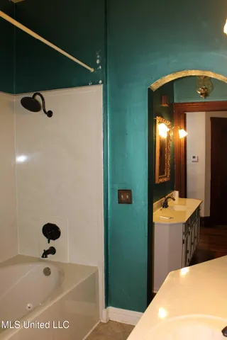 $309,900 | 245 East College Avenue, Holly Springs, MS 38635