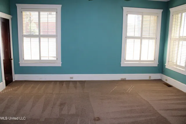 $309,900 | 245 East College Avenue, Holly Springs, MS 38635