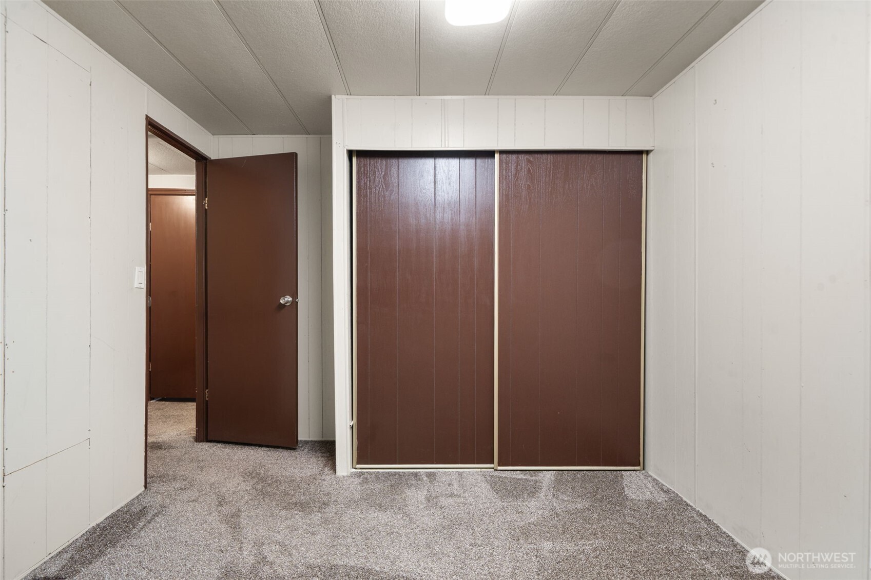 400 Gupster Road, Unit 1 Sequim, WA 98382 - Photo 18 of 39 an empty room with closet