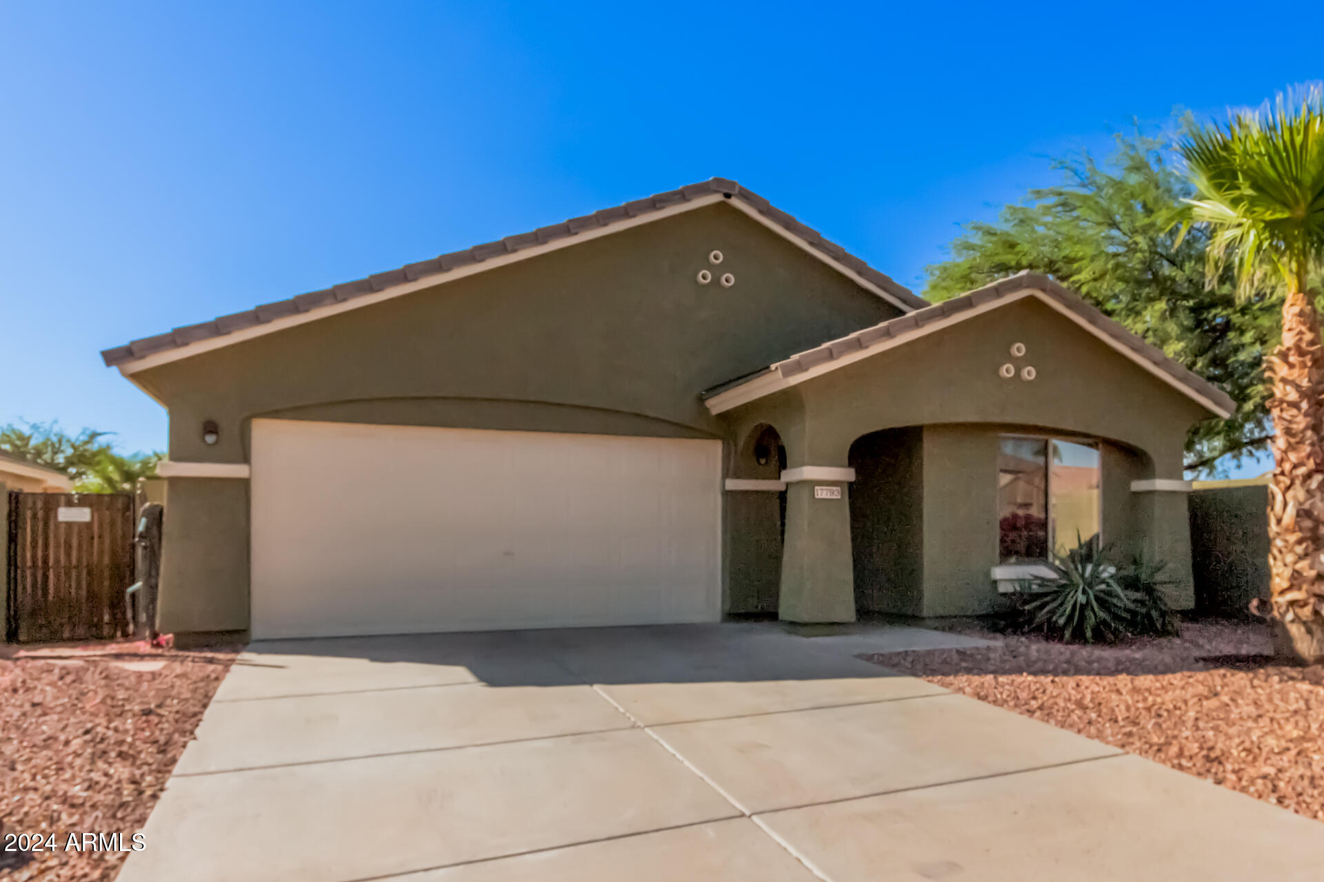 17793 West Redfield Road Surprise, AZ 85388 - Photo 4 of 46 04 - Redfield
