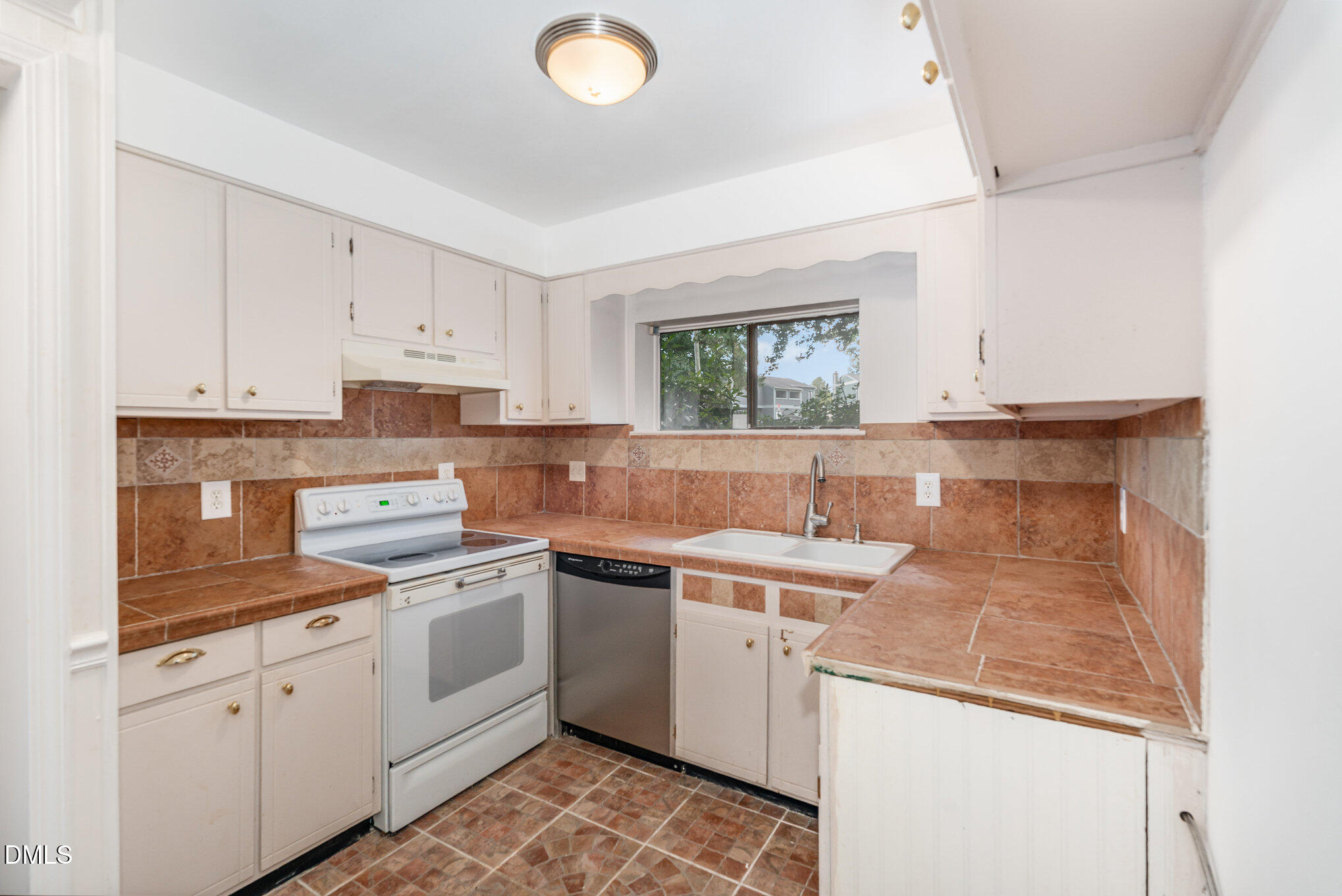 5920 Farm Gate Road Raleigh, NC 27606 - Photo 4 of 17 a kitchen with a sink stove and cabinets