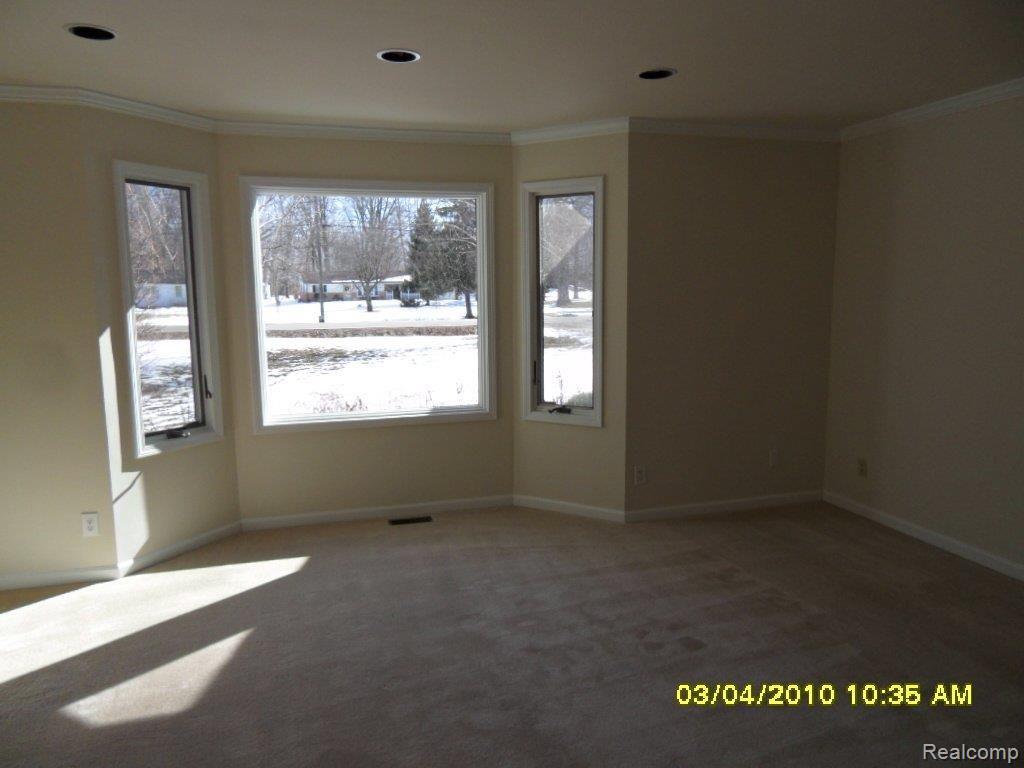 50329 Sass Road New Baltimore, MI 48047 - Photo 4 of 14 2nd family room