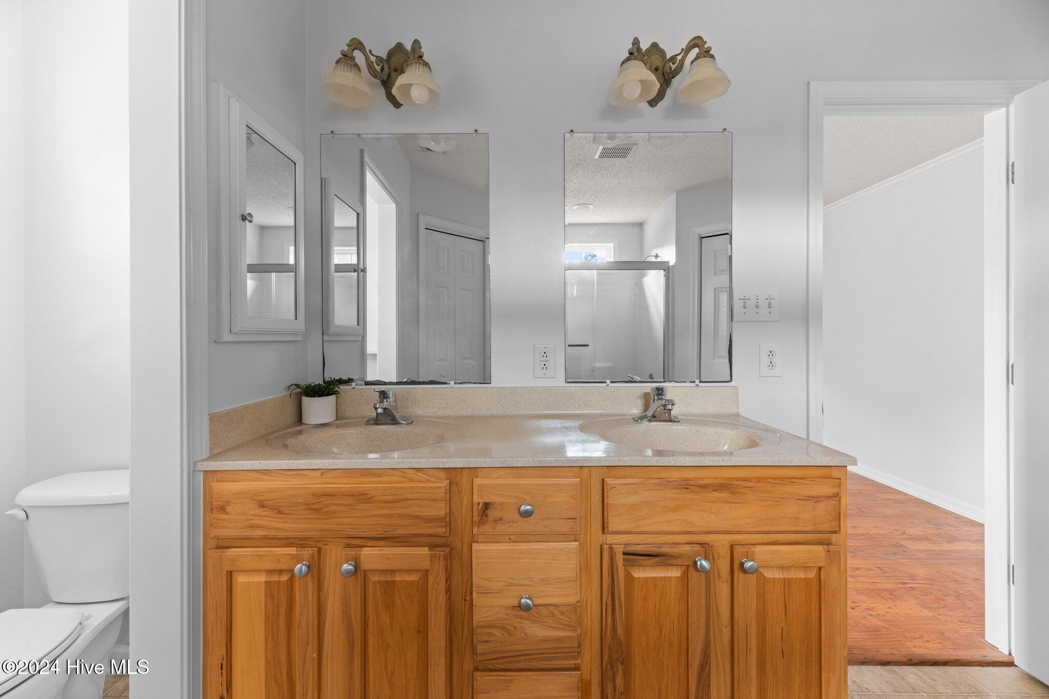 101 Holly Berry Road New Bern, NC 28560 - Photo 18 of 47 Principle bath