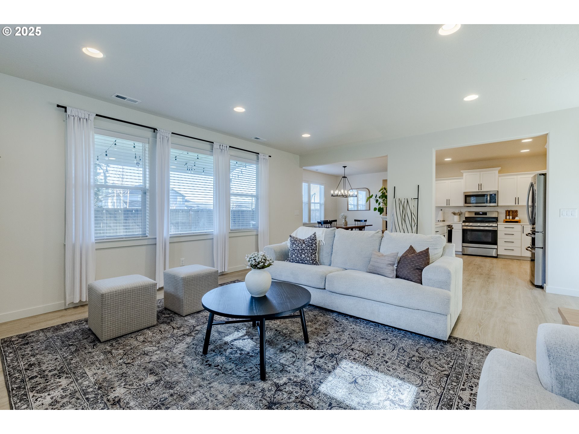 782 South 52nd Street Springfield, OR 97478 - Photo 11 of 41 a living room with furniture and a large window