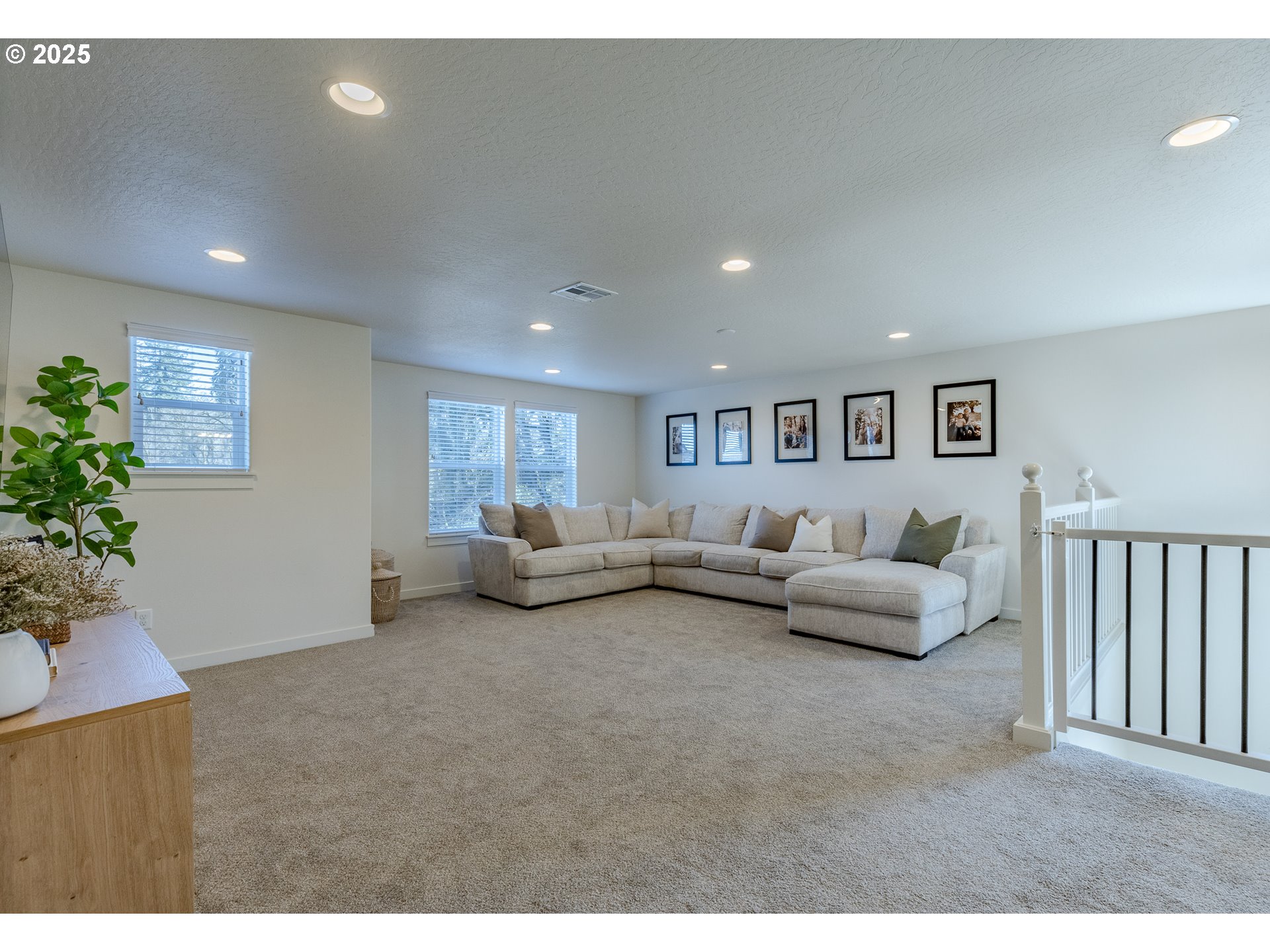 782 South 52nd Street Springfield, OR 97478 - Photo 22 of 41 a living room with furniture and flowers