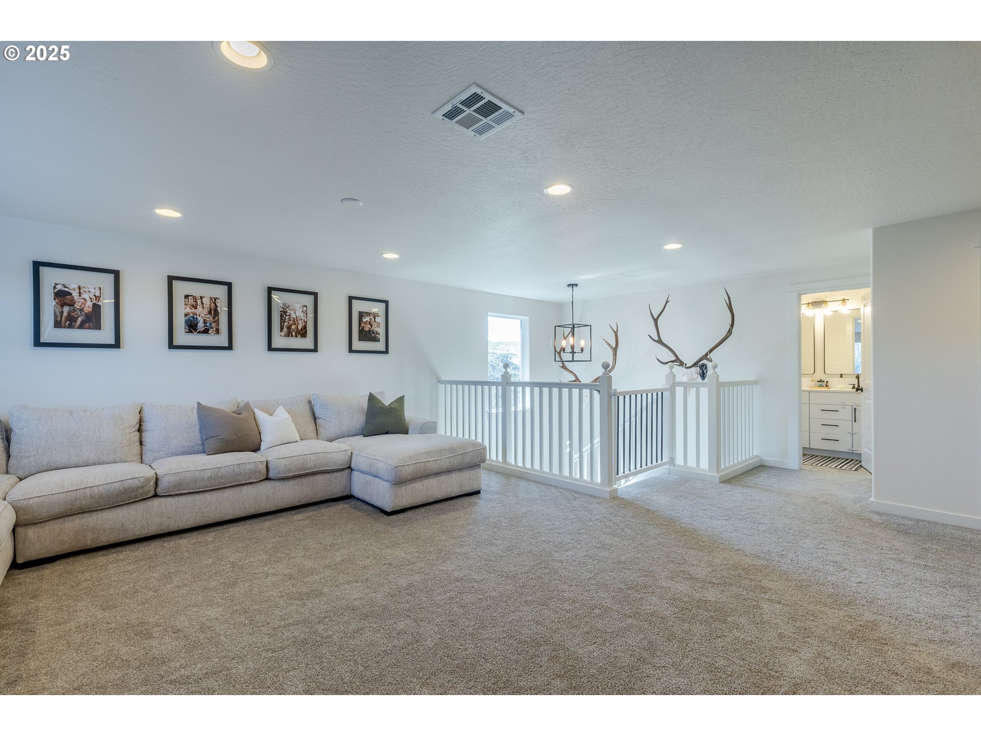 782 South 52nd Street Springfield, OR 97478 - Photo 24 of 41 a living room with furniture and a table