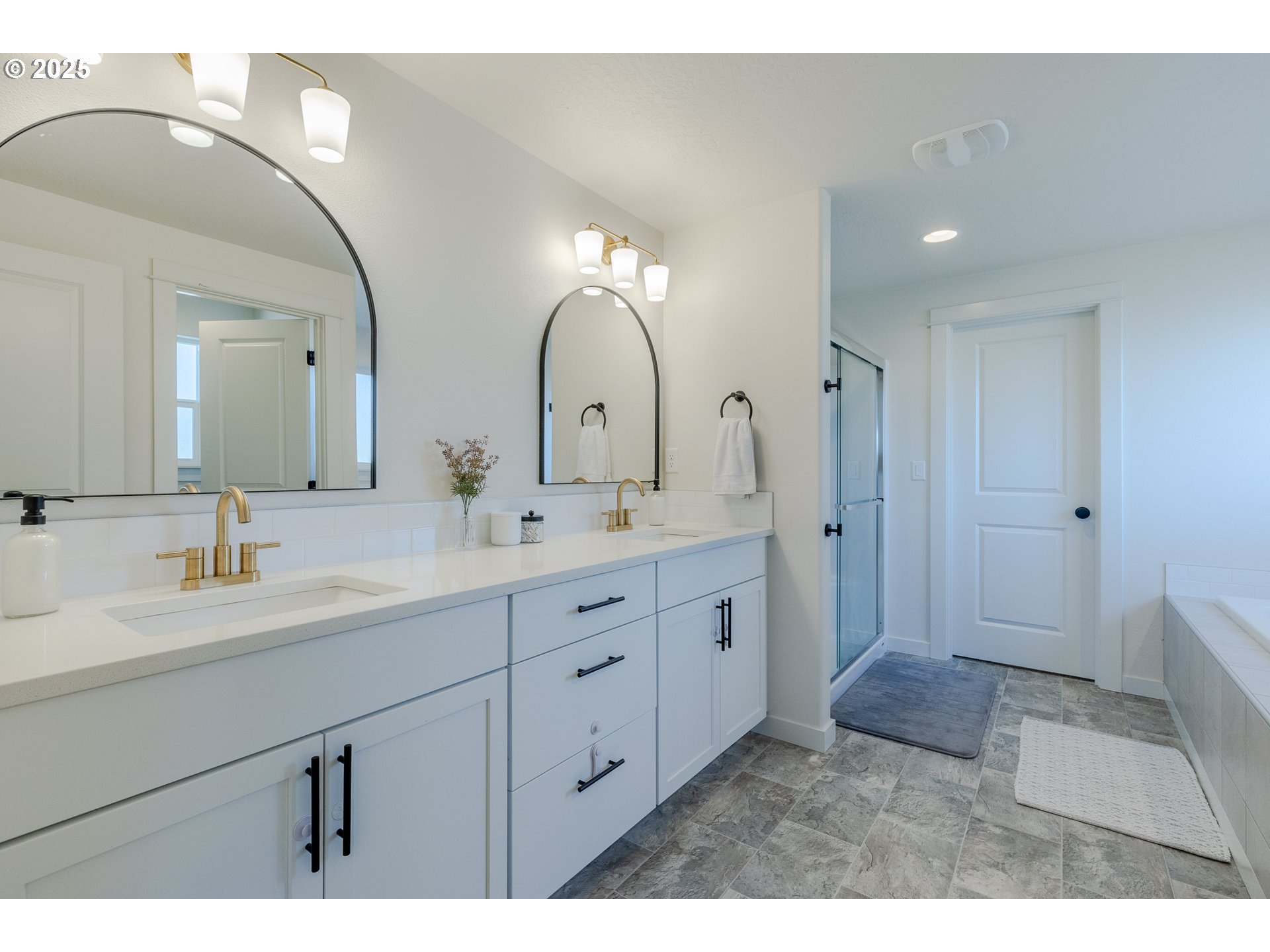 782 South 52nd Street Springfield, OR 97478 - Photo 34 of 41 a spacious bathroom with a double vanity sink a mirror and a