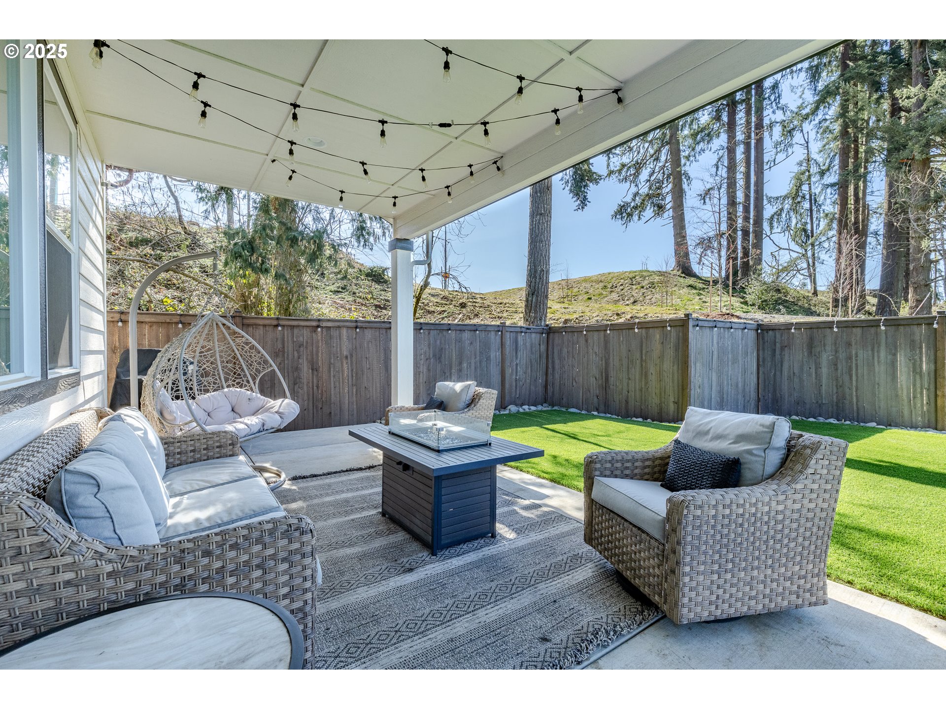 782 South 52nd Street Springfield, OR 97478 - Photo 37 of 41 a outdoor living space with furniture and a garden