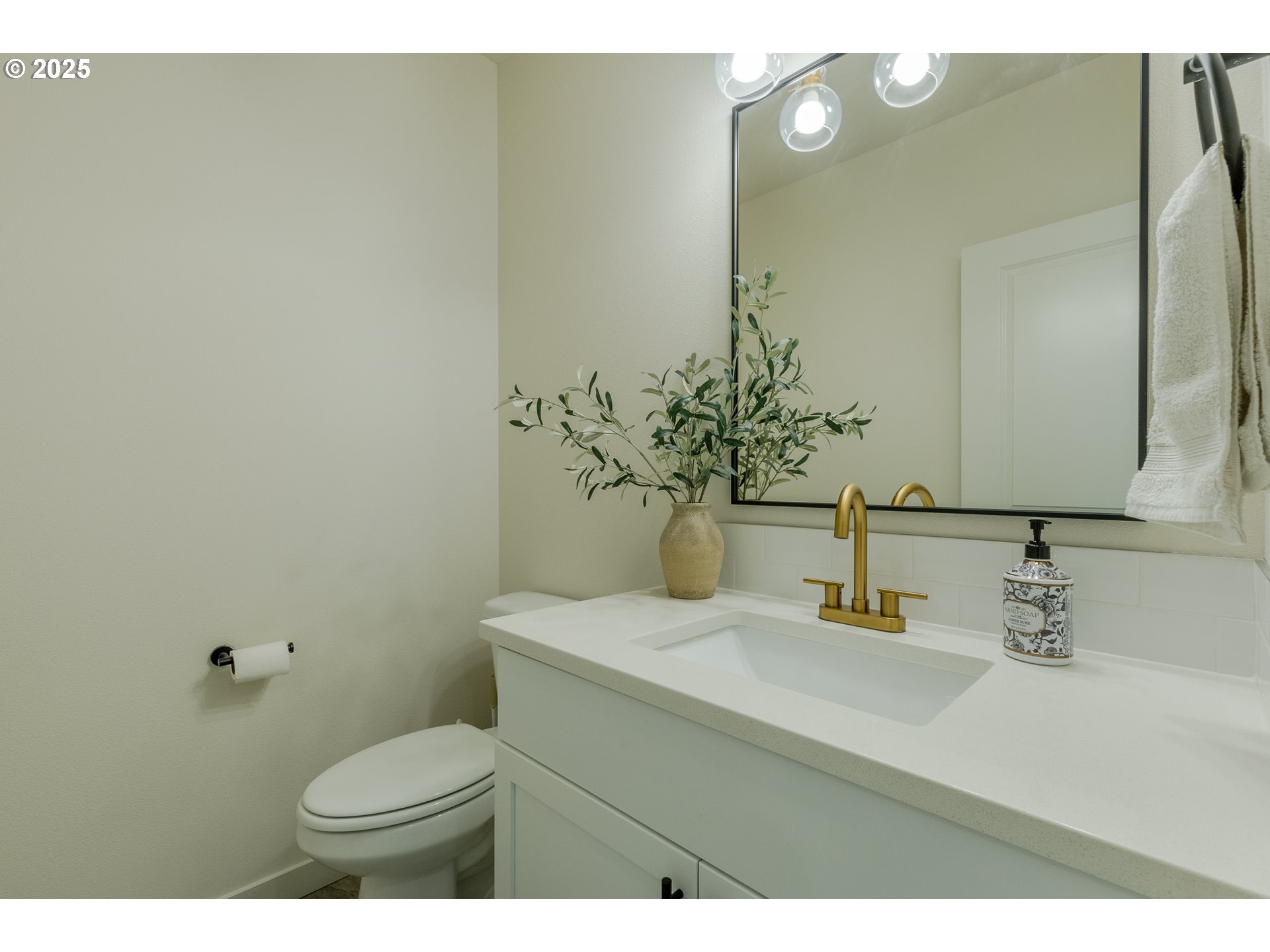 782 South 52nd Street Springfield, OR 97478 - Photo 6 of 41 a bathroom with a sink and a toilet