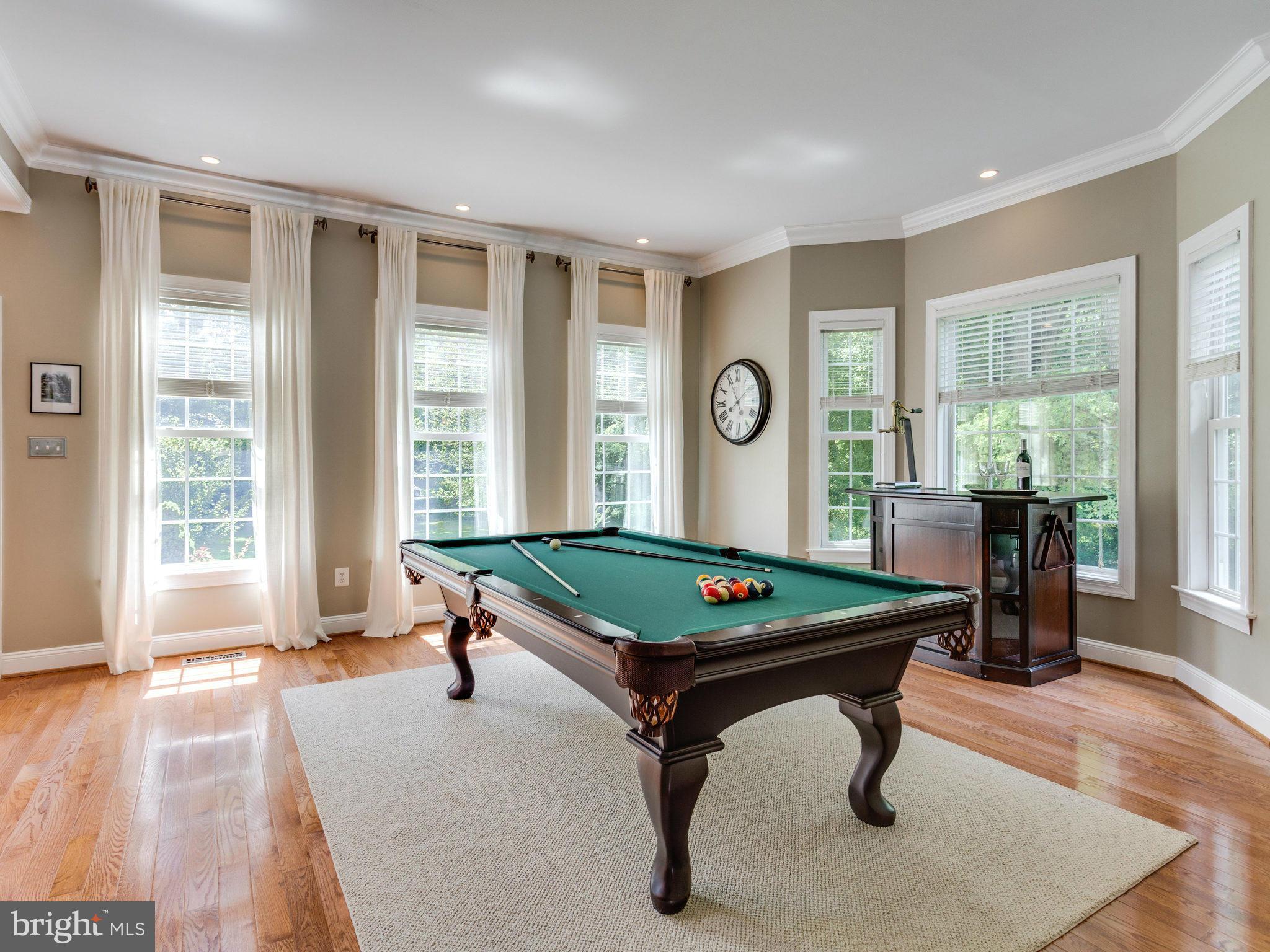 2862 Hunter Road Fairfax, VA 22031 - Photo 7 of 30 Living Room