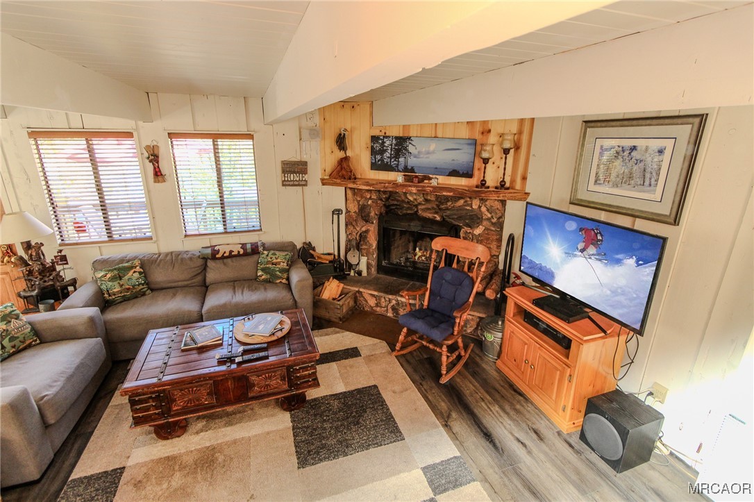 699 Santa Barbara Avenue Sugarloaf, CA 92386 - Photo 12 of 35 a living room with furniture and a flat screen tv