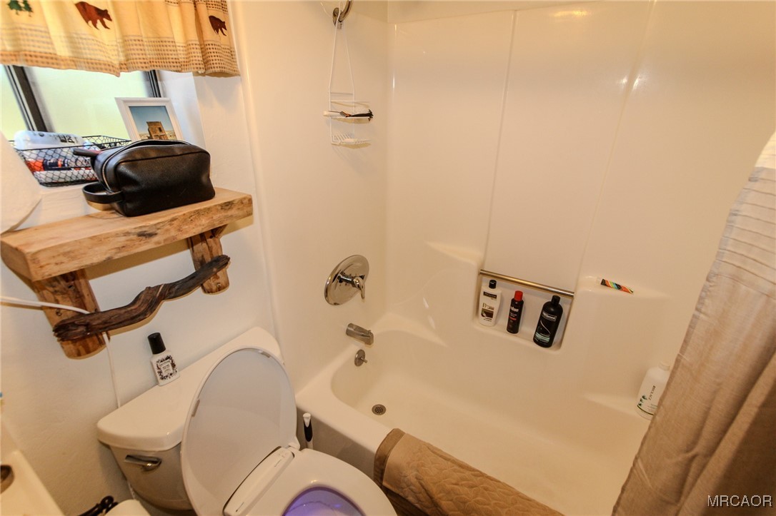 699 Santa Barbara Avenue Sugarloaf, CA 92386 - Photo 20 of 35 a bathroom with a sink mirror vanity and toilet