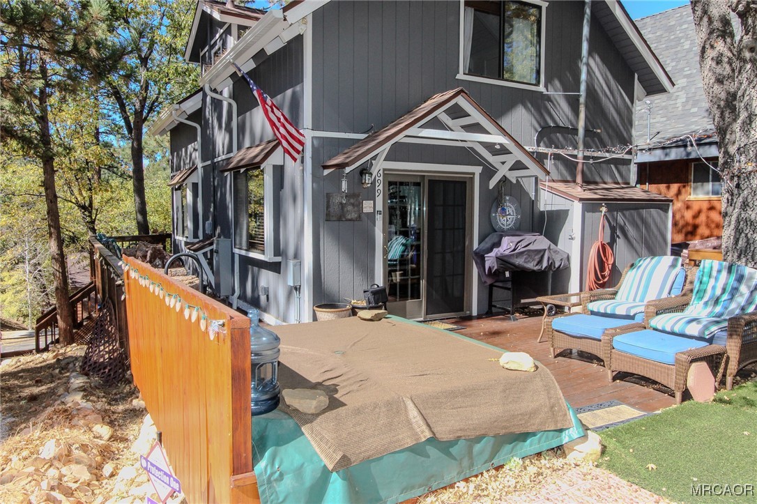 699 Santa Barbara Avenue Sugarloaf, CA 92386 - Photo 27 of 35 a view of a building with many windows