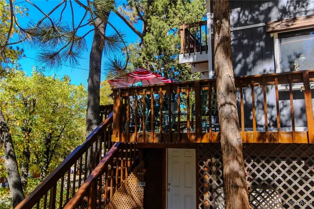 a view of an outdoor space