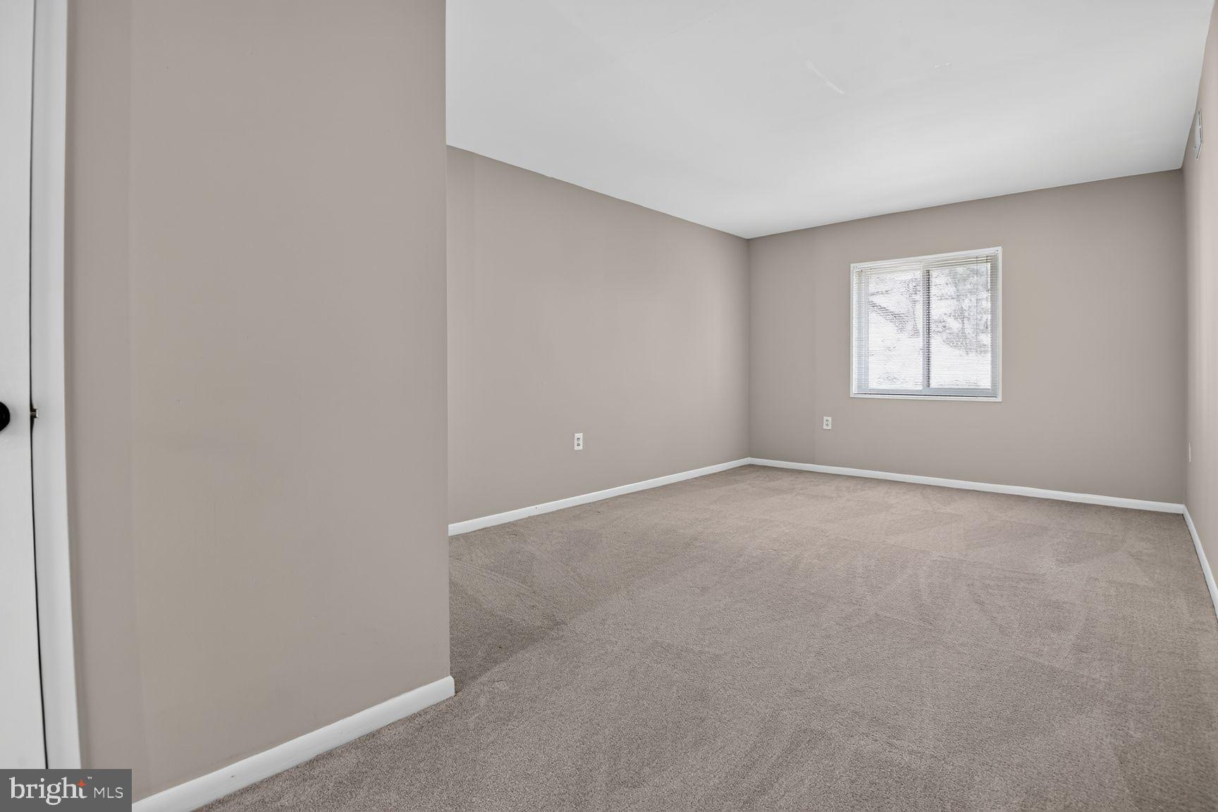 1534 Northgate Square, Unit 11C Reston, VA 20190 - Photo 11 of 37 Spacious master bed room with natural light.