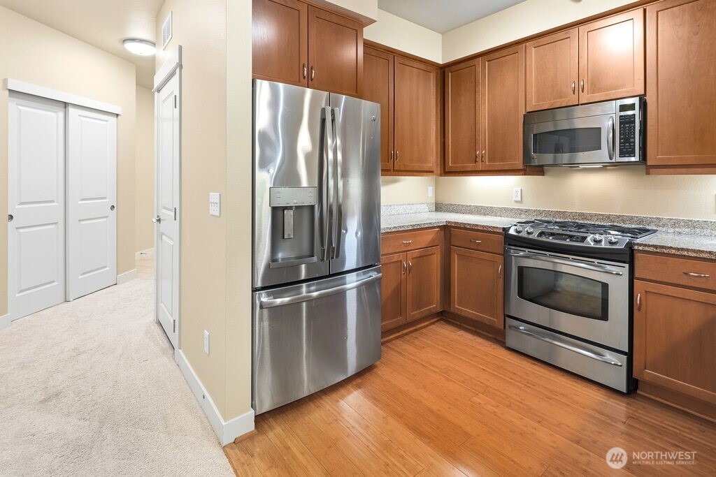 15730 116th Avenue Northeast, Unit 305 Bothell, WA 98011 - Photo 8 of 39