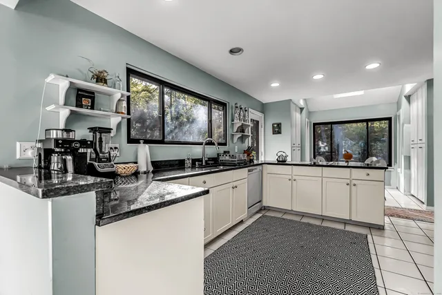 $749,900 | 4 Old Gate Lane, Newtown, CT 06470