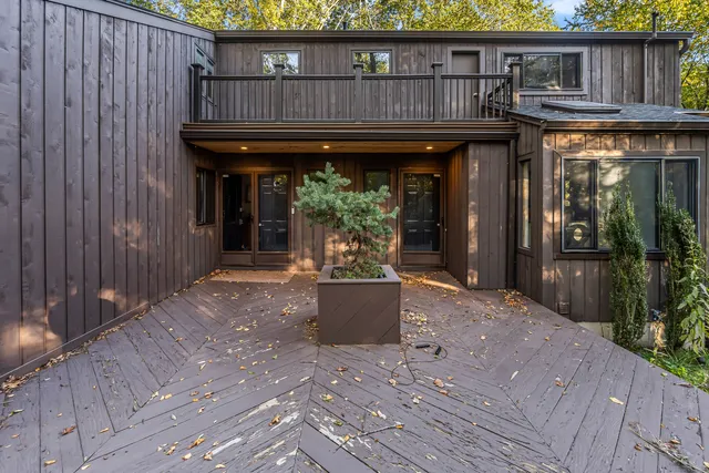 $749,900 | 4 Old Gate Lane, Newtown, CT 06470