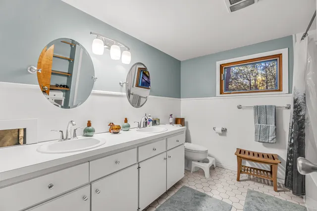 $749,900 | 4 Old Gate Lane, Newtown, CT 06470