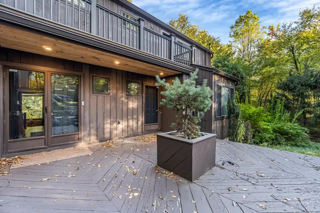 $749,900 | 4 Old Gate Lane, Newtown, CT 06470