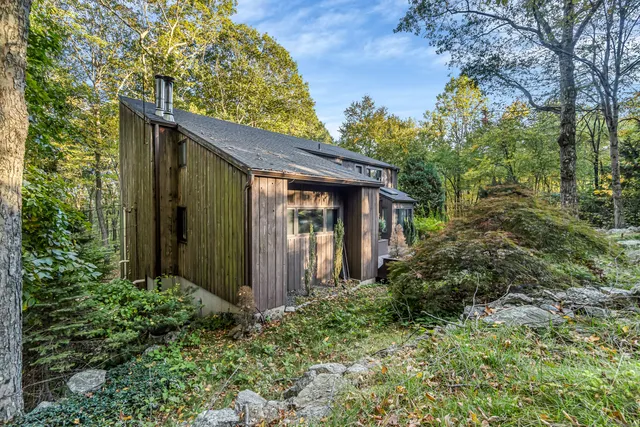 $749,900 | 4 Old Gate Lane, Newtown, CT 06470