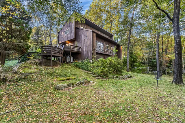 $749,900 | 4 Old Gate Lane, Newtown, CT 06470