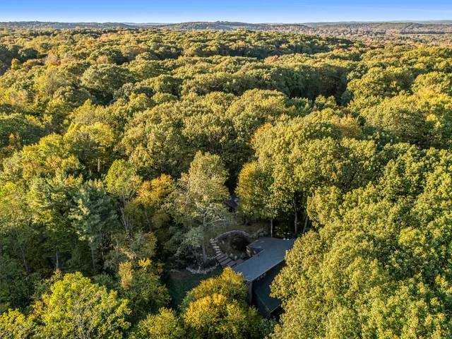 $749,900 | 4 Old Gate Lane, Newtown, CT 06470