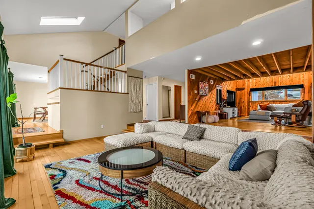 $749,900 | 4 Old Gate Lane, Newtown, CT 06470