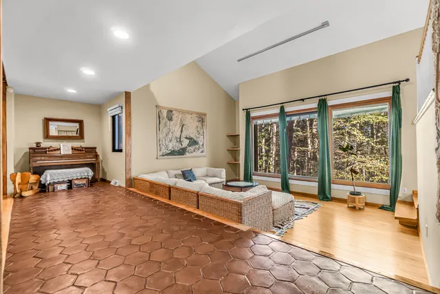 $749,900 | 4 Old Gate Lane, Newtown, CT 06470