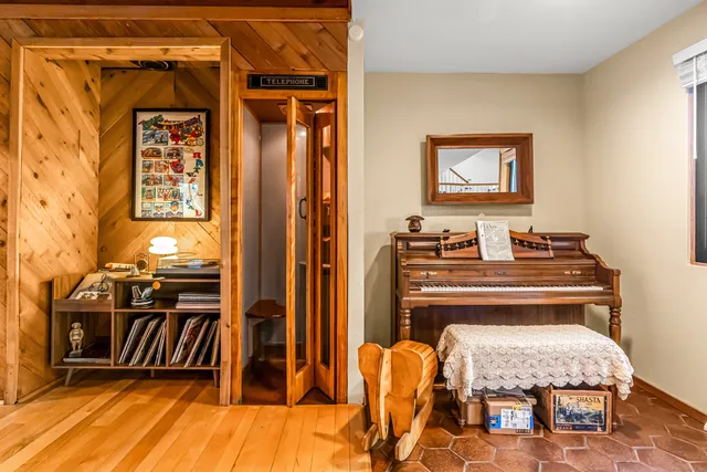 $749,900 | 4 Old Gate Lane, Newtown, CT 06470