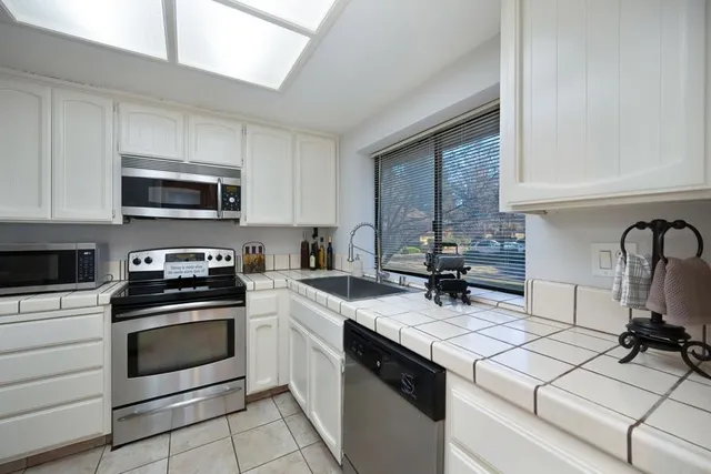 $327,500 | 7021 Rancho Mirage Court, Citrus Heights, CA 95621