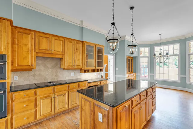 $895,000 | 111 West Woodglen Road, Spartanburg, SC 29301