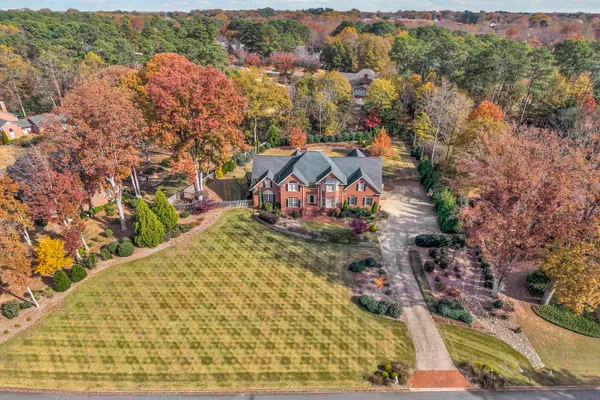 $835,000 | 111 West Woodglen Road, Spartanburg, SC 29301