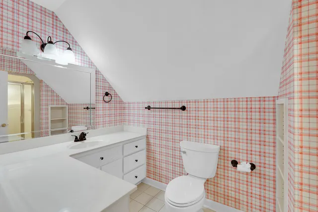 $895,000 | 111 West Woodglen Road, Spartanburg, SC 29301