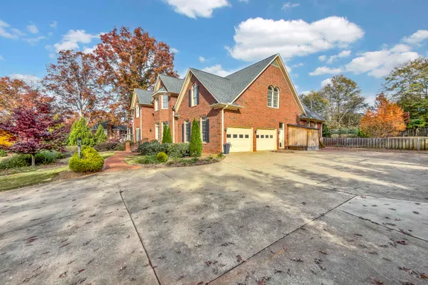 $835,000 | 111 West Woodglen Road, Spartanburg, SC 29301