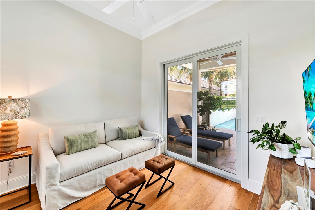 11 Caribe Way Vero Beach, FL 32963 - Photo 14 of 31 a living room with furniture