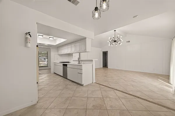 $2,400 | 5523 Kuldell Drive, Houston, TX 77096