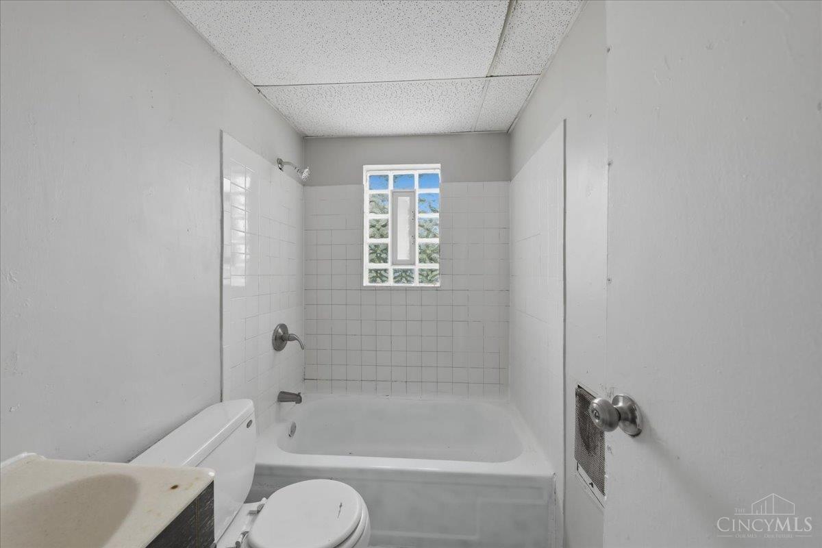 1209 West Galbraith Road Cincinnati, OH 45231 - Photo 13 of 16